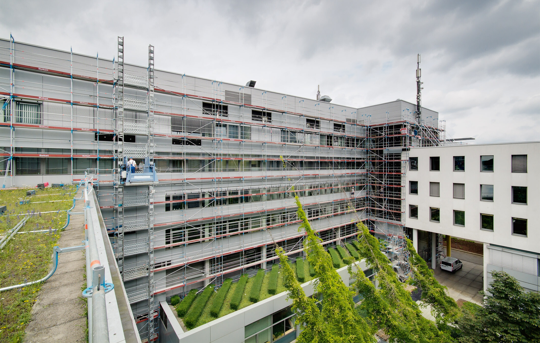 2012, Gesamtsanierung Fassade am Konzernsitz Karlsruhe der EnBW AG